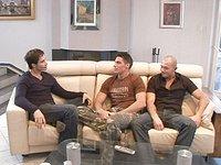 Regarde maintenant - Lucio maverick has a chat with michael lucas and buck monroe