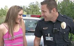 Jetzt beobachten - Kiera king gets fucked in the ass by a cop on the hood of his squad car