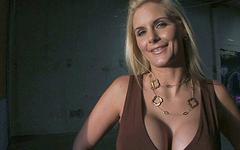 Jetzt beobachten - Mature blonde woman with big tits takes a facial