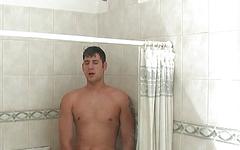 Regarde maintenant - European jock harold zen masturbates in a shower in hot solo scene