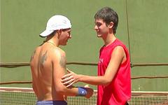 Ver ahora - Handsome tennis jock reams a slender twink in hot anal sex session