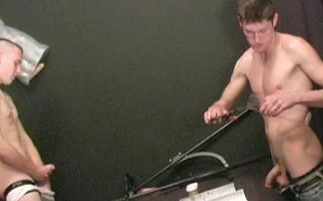 Herunterladen Jocks make molds of their cocks and then fuck themselves with pogo stick