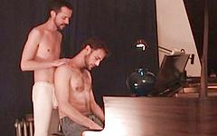 Regarde maintenant - Sexy real life bearded couple has intimate bareback sex and 69