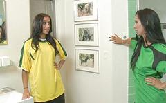 Regarde maintenant - Sexy brunettes, giselle mari and isis love in hot soccer-themed lesbian sex