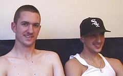 Regarde maintenant - Holden cross and elliot slayer in masturbation and blowjob action