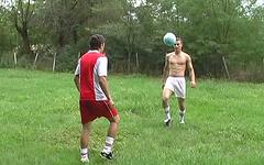 Jetzt beobachten - Sexy soccer lads play ball and suck and fuck