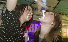 Ver ahora - Amateur party girls get freaky at male strip club, getting into lesbianism