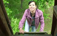 Jetzt beobachten - Horny 18-year-old brunette gives a pov blowjob in a treehouse