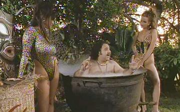 Scaricamento Big boobed amazonian woman jessica jewel gets fucked by ron jeremy