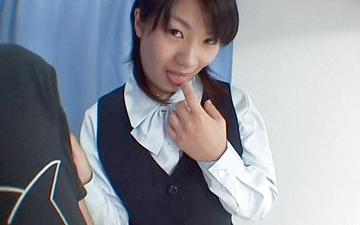 Herunterladen Asian schoolgirl sucks off asian cock in pov oral sex scene