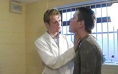 Ver ahora - Handsome jock sucks and fucks doc in hot scene