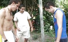 Guarda ora - Sexy latino jock and twinks have an outdoor suck and fuck threesome