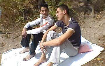 Télécharger Athletic european hotties in jock on jock suck and fuck scene