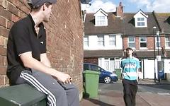 Ver ahora - Skinny brit skaters lick ass and fuck on the couch