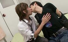 Jetzt beobachten - Cute asian twinks make out and have anal