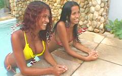 Regarde maintenant - 18 year old latinas claudinha and jessica in ffm outdoor anal sex theesome