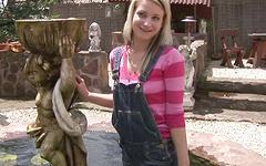 Jetzt beobachten - Cute blonde in sexy overalls gets a creampie from her boyfriend