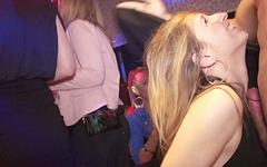 Ver ahora - Horny bitches please each other and black men at interracial cfnm sex party