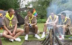 Guarda ora - Scout masters have a threesome on their first big outing in the woods