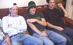 Kijk nu - Scruffy straight dudes group masturbation leads to blowjobs