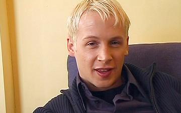 Descargar Thick blonde uk twink jared masturbates in the bath in hot solo scene