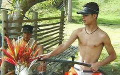 Jetzt beobachten - Sexy latino twinks suck and fuck outdoors in the tropics