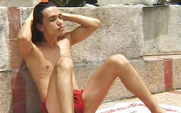 Descargar Latino twinks suck and fuck outdoors and poolside in hot scene