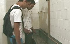 Ver ahora - Latino jock rides a monster cock in a public restroom