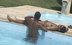 Ver ahora - Latino muscle jocks fuck by the pool