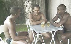 Jetzt beobachten - Public threesome with three black gay guys.