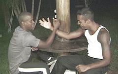 Guarda ora - Armwrestling black jocks have anal sex outside at night.