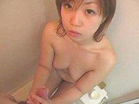 Ver ahora - Asian sweetie makes a dick cum with her mouth in a bathroom.