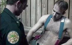 Regarde maintenant - Muscle cop gets a public blowjob from a hairy motorcycle jock