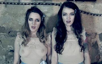 Scaricamento Creepy twins misha cross and samantha bentley give luke hotrod a ffm trio.