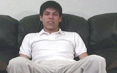 Jetzt beobachten - Eighteen year old latino shoots cum on his chest