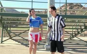 Descargar Savannah camden lets the referee fuck her