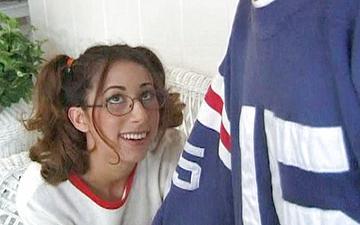 Herunterladen Kaylynn takes off glasses and gear to take steamy fuck up tight asshole