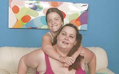 Guarda ora - Giant fleshy woman has a lesbian affair with a hot midget