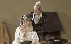 Jetzt beobachten - Sophisticates mellie and vanessa drench each other in lube to finger fuck