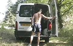 Ver ahora - Toned jock fucks a blow up doll outside next to his van