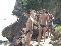 Ver ahora - Three sex-crazed brazilian studs drop swimsuits to fuck ass on the cliffs