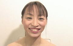 Regarde maintenant - Asian girl gets her pussy shaved.