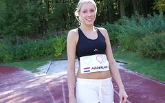 Guarda ora - Blonde coed track star masturbates in the locker room