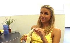 Monica Sweetheart prova la figa - movie 1 - 2