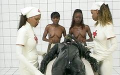 Jetzt beobachten - Interracial latex gangbang with black latex nurses and a white gimp dick.