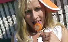 Jetzt beobachten - 18 year old sporty pornstar masturbates with pink dildo.