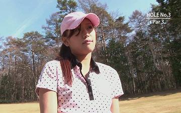 Descargar Japanese golf girl gets her pussy pleasured with vibrators