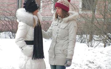 Herunterladen Mary and louise spend a snowy night in boston making each other cum