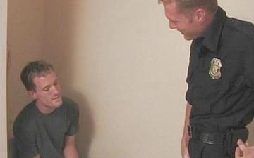 Herunterladen Young cops in training - scene 2