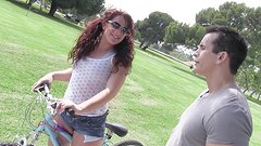 ¡Savannah Foxx pasa de montar en bici a deshuesar la enorme polla de Talon! - movie 4 - 2